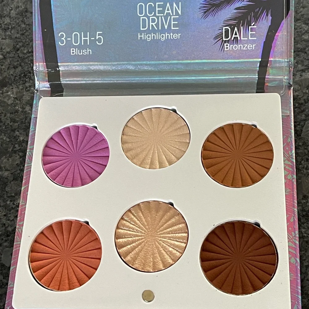 OFRA Bienvenidos A Miami Mini Mix Face Palette blush, highlighters & bronzers